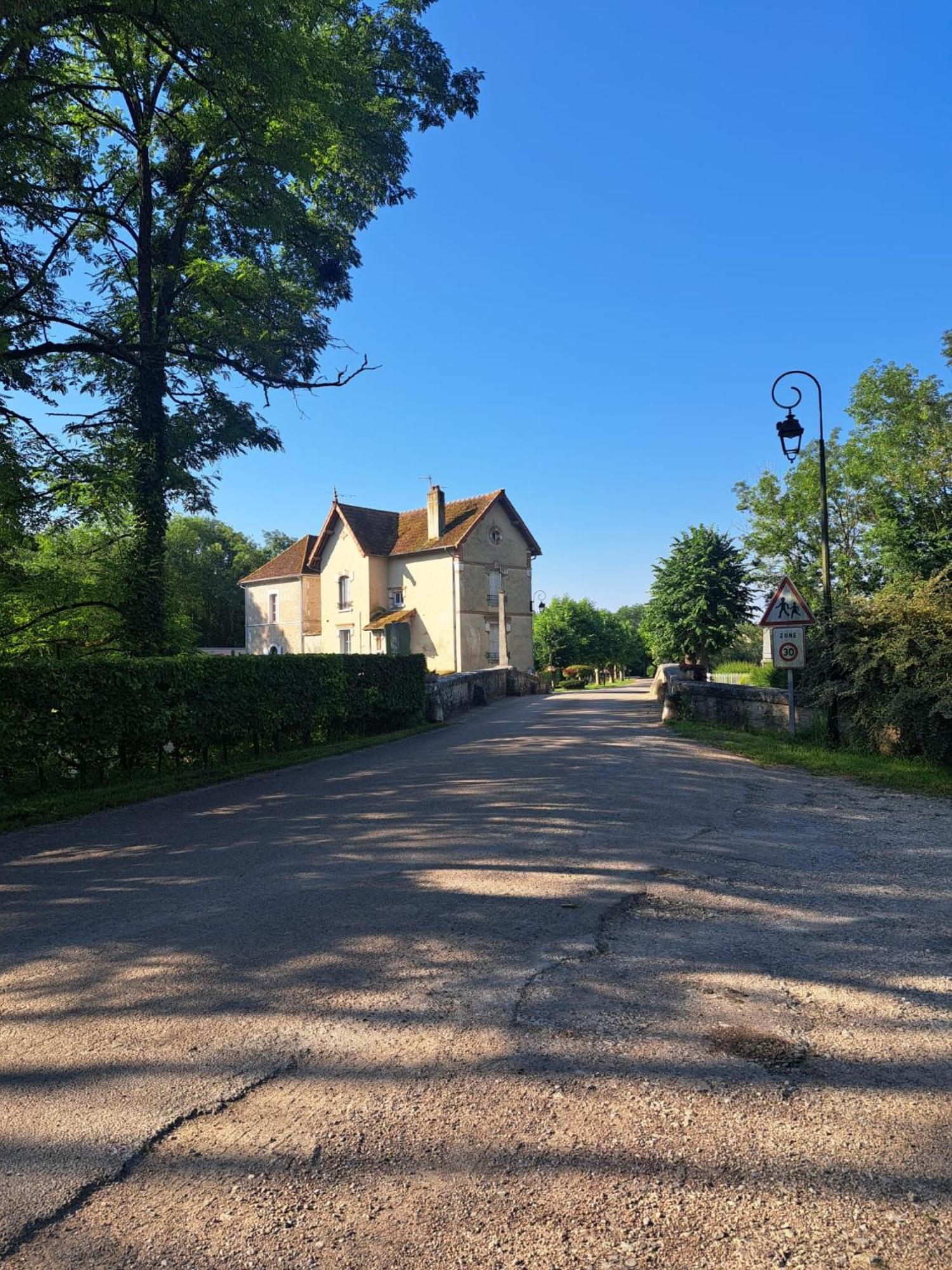 Le Logis Sereinite Annay-sur-Serein Exterior photo
